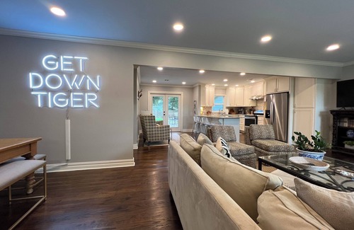 Monroe House | Stylish 3BR in Garden District near parks, river views, Neville High, and ULM.