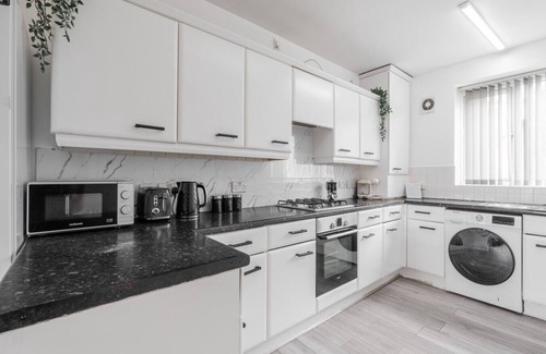 Chorlton-on-Medlock House | Stylish 4bd Townhouse - City Centre - O2 Apollo