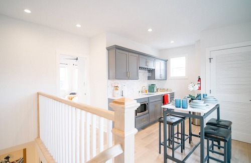 Park View House | Stylish 4BR/4BA Haven | Rooftop Deck & Private Parking!