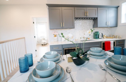 Park View House | Stylish 4BR/4BA Haven | Rooftop Deck & Private Parking!