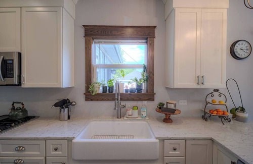 Manhattan House | Stylish 4BR Home Relaxing Manhattan, IL Retreat