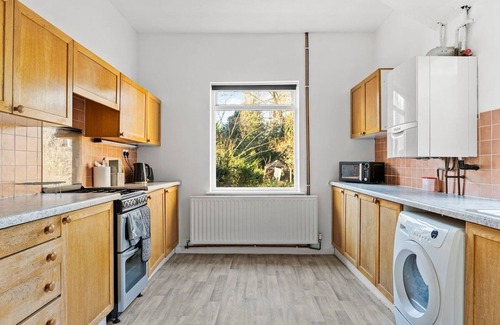 Loughborough House | Stylish 5 bed in Central Loughborough - Games Room
