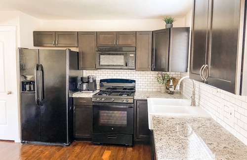 Sandy House | Stylish 5-bedroom home, close access to ski resorts