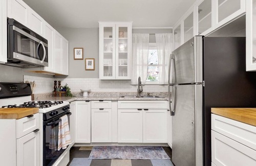 MLK House | Stylish and Cozy 2BR in Vibrant East Austin