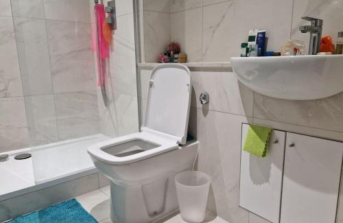 Havering Apartment | Stylish and spacious new flat