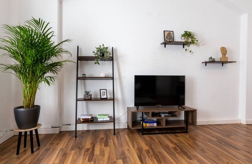 Chemnitz Apartment | Stylish apartment | 60sqm | 10min central station | king-size bed | dogs allowed!