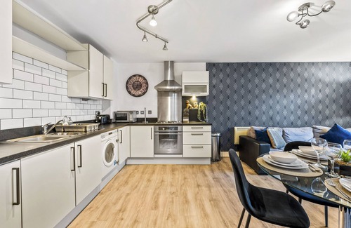 Healey Lane Apartment | Stylish Apartment in Dewsbury with Parking