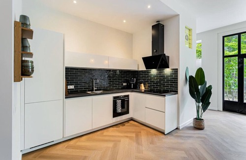 Weesperzijde Apartment | Stylish apartment next to the Amstel river -unit C