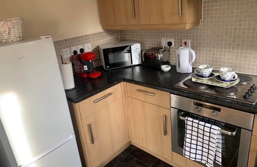 Griffydam Apartment | Stylish Apartment sleeps 4/6 Wi-Fi Parking Pet Friendly near NEC and Warwick Uni