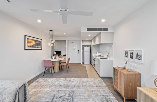 Milton Apartment | Stylish Apartment with Study & free Parking