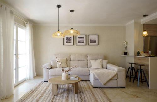 New Golden Mile Apartment | Stylish Apartment with Pool