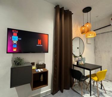 Central Seberang Perai House | Stylish Balinimo Guest room - King Bed, Free Netflix, Prime & Wi-Fi Near Bukit Mertajam