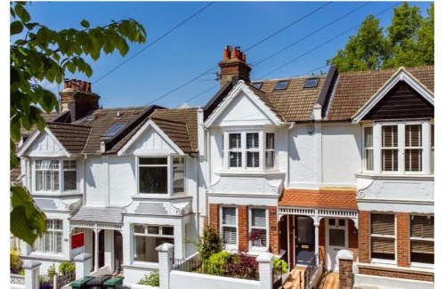 Brighton House | Stylish Brighton Haven, Sleeps 1 to 7, free parking
