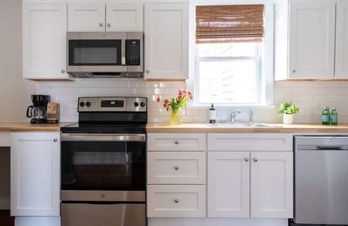 Off Broadway Apartment | Stylish Broadway Stay Near Shops & Waterfront
