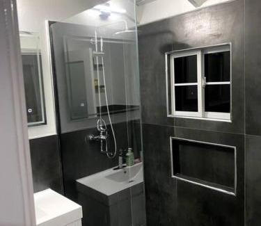 Old Harbour Apartment | Stylish Bungalow- New Harbour Village
