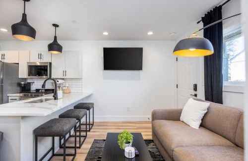Hillsboro Village Apartment | Stylish Condo in Hillsboro Village 3 Beds and Parking