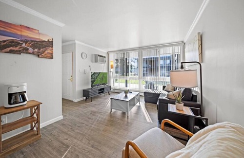 Ferndale Apartment | Stylish cozy 1 Bedroom Apartment in Ferndale MI