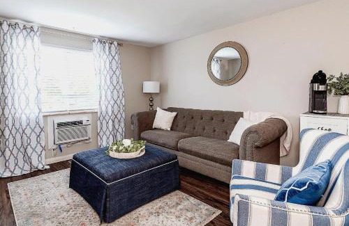 Kettering Apartment | Stylish & Cozy Retreat W Modern Comforts!