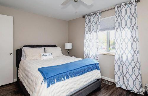 Kettering Apartment | Stylish & Cozy Retreat W Modern Comforts!