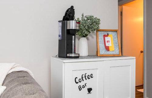 Kettering Apartment | Stylish & Cozy Retreat W Modern Comforts!