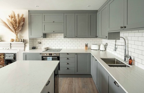 Stroud Green Apartment | Stylish Crouch End 2B2B Flat - Sleeps 6