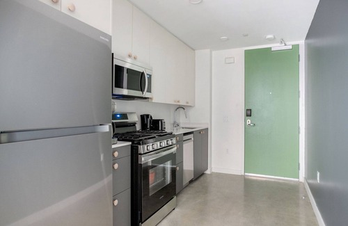 Palms Apartment | Stylish Culver City 1BR w/Gym & Roof Terrace, nr 405, by Blueground
