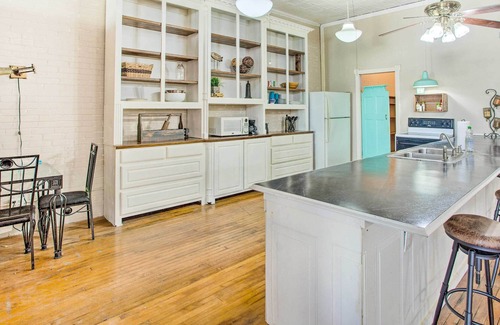Denison Apartment | Stylish Denison Apt at the Heart of Main St!