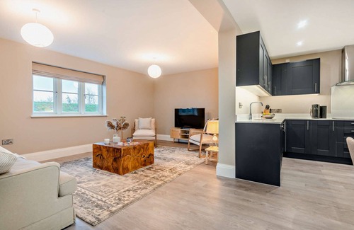 Burford Apartment | Stylish dog friendly Cotswold holiday apartment in Burford - Riverview