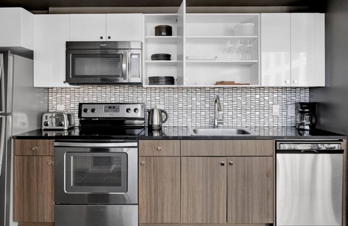 Theatre District Apartment | Stylish Downtown 1BR w/Luxury Amenities and Rooftop Views by Blueground