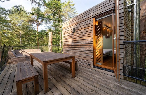 Maubray House | Stylish Escape with Views