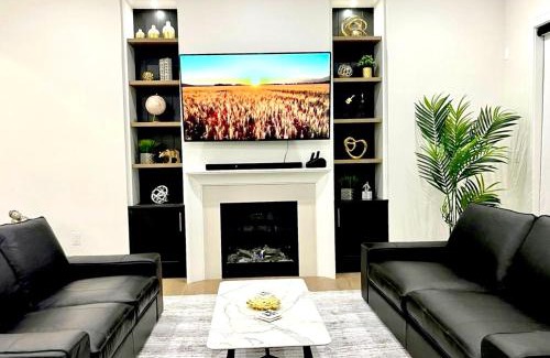 Willoughby Villa | Stylish, Glamorous & Serene 6BR Villa, Near Vancouver, Oasis for Groups and Large Families