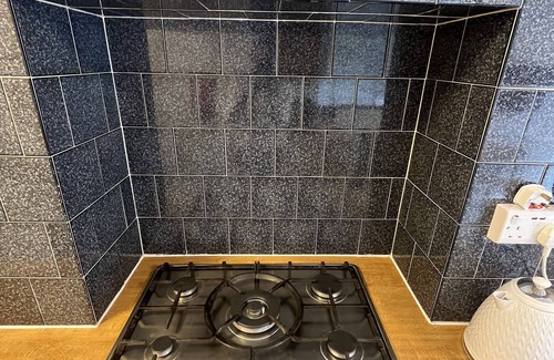 Askew Apartment | Stylish Ground Floor Garden Flat nr Central Londonnn