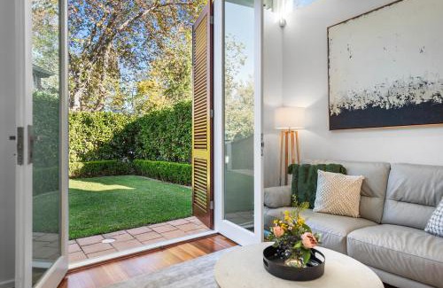 North Adelaide House | Stylish Home, Family - Walk to Pub,Cafes, 1KM CBD!