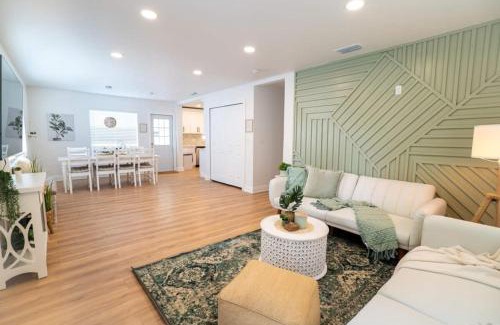 East Tampa House | Stylish Home Near Ybor City Dt And Channel