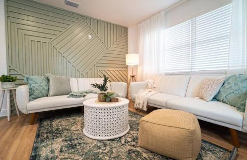 East Tampa House | Stylish Home Near Ybor City Dt And Channel