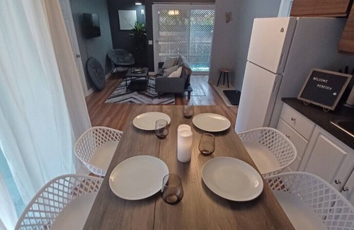 Old Ottawa East Apartment | Stylish home, perfect to explore Ottawa