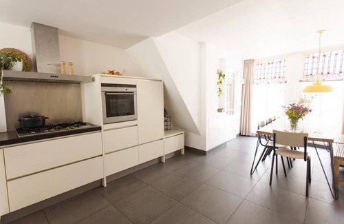 19e Eeuwse Schil House | Stylish house near city center Dordrecht 4-B