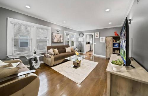 Birmingham House | Stylish Luxurious 3BD Home in the Heart of Downtown Birmingham