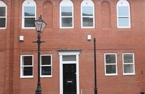 Trafford House | Stylish mews house in central Altrincham Centre