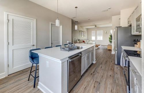 Tampa House | Stylish Midtown 3 Bedroom 4 Bathroom Private Garage Family & Group Ready
