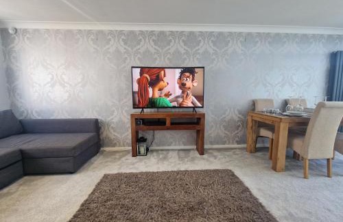 Chapeltown Apartment | Stylish & Modern 2 Bed House With Free Parking Leeds