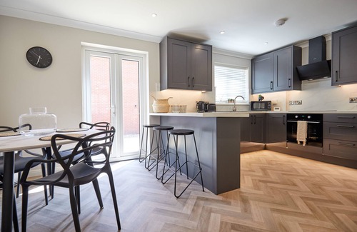 Norwich House | Stylish modern 3 bedroom with Ensuite - long stays welcome
