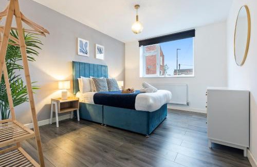 Cradley Heath Apartment | Stylish New Apartment - Free Wifi & Netflix - Top Rated - 3MH
