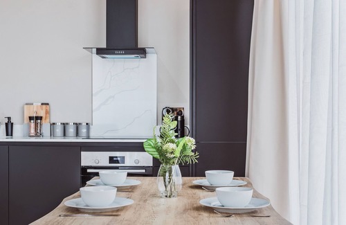 Olton Apartment | Stylish new-build FREE parking, 10min to BHX & NEC
