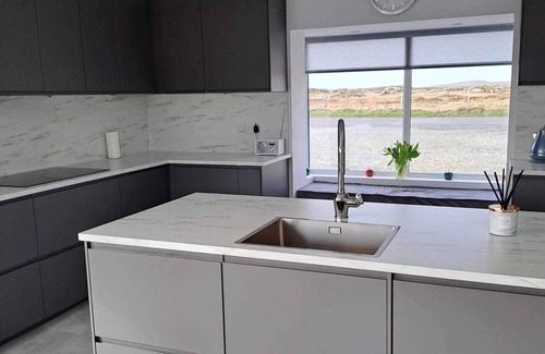 Ballyconneely House | Stylish newly built house 3 Bedroom and 3 bathroom family & Pet friendly.