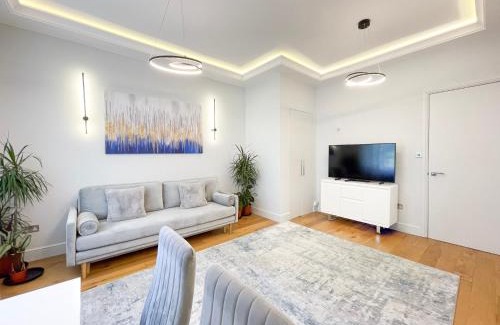 Paddington Apartment | Stylish One Bed Flat in Paddington Pool and gym next door Free secure underground parking nearby