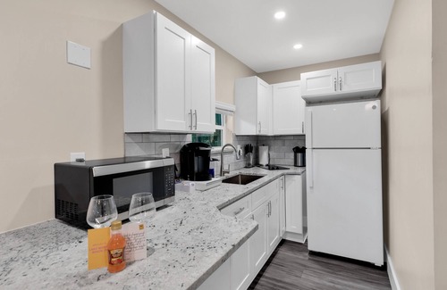 Mango Groves Condo | Stylish/Open Studio w/Kitchen & Outdoor Space