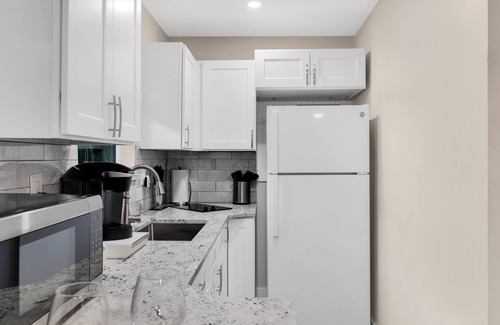 Mango Groves Condo | Stylish/Open Studio w/Kitchen & Outdoor Space