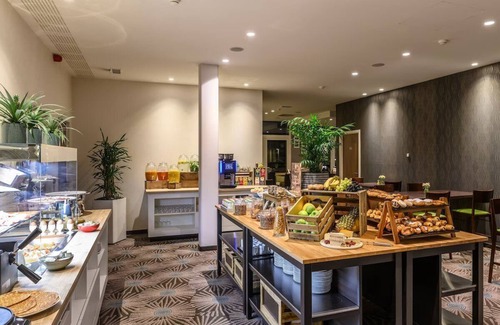 Oudenaarde House | Stylish Oudenaarde Retreat with Bike-Friendly Amenities | Steps to Market