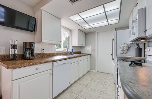 Gulf Highlands House | Stylish Port Richey Home ~ 8 Mi to Beach Park!